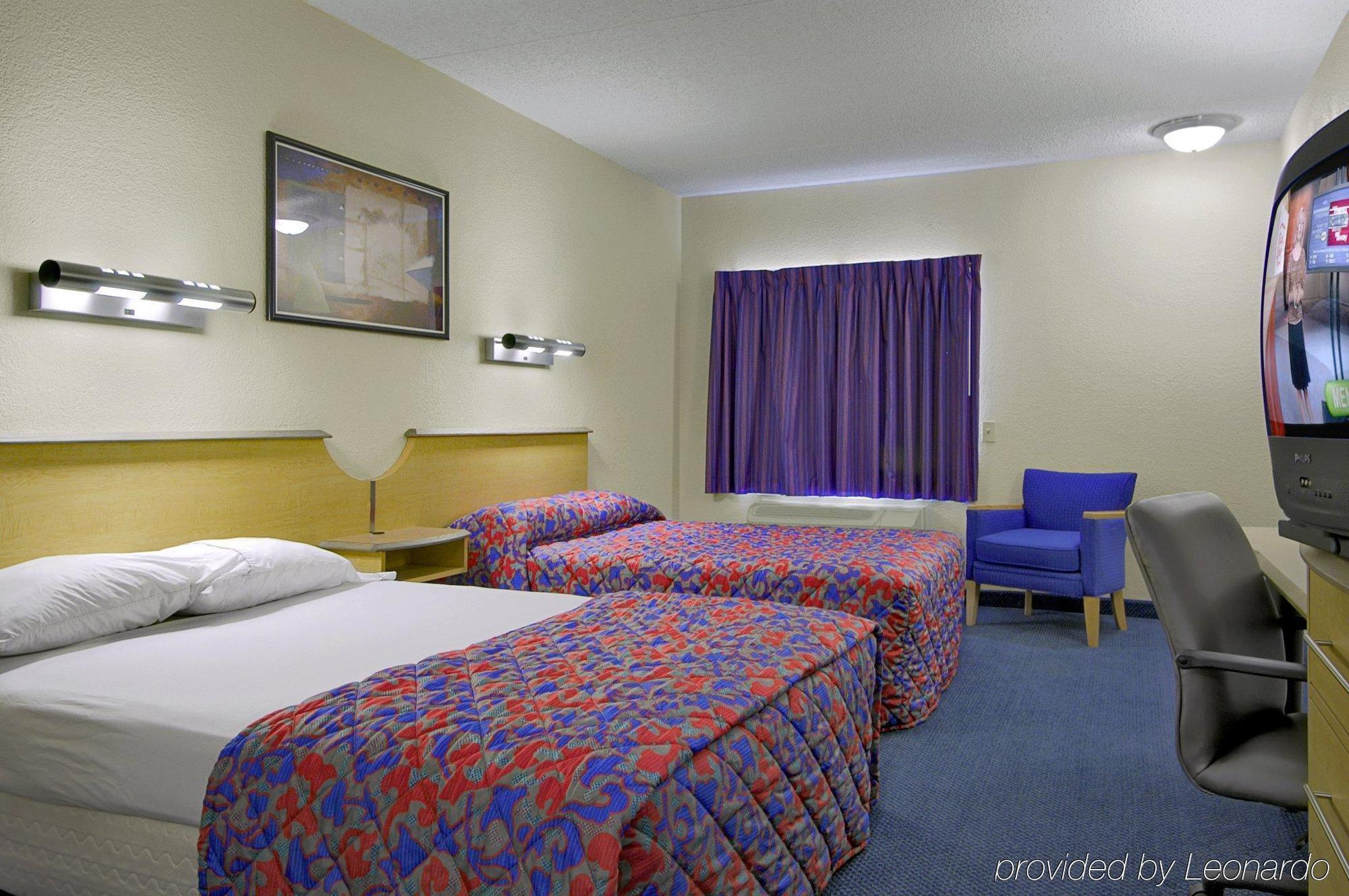 Red Roof Inn Houston - Westchase Room photo