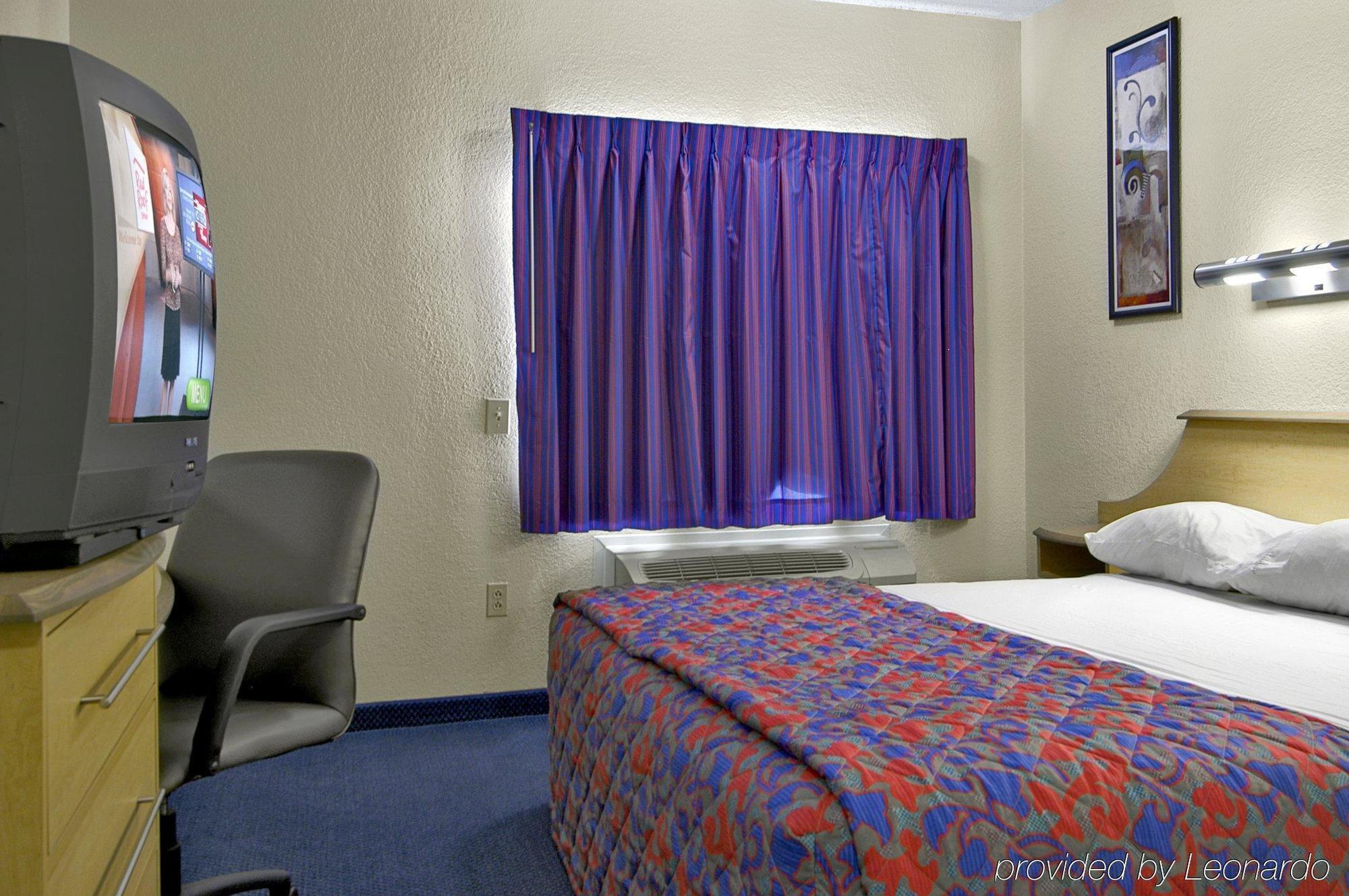 Red Roof Inn Houston - Westchase Room photo